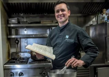 2/4 : Changer de vie, du violoncelle au piano