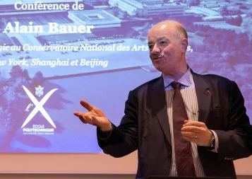 Alain Bauer : « Les entreprises doivent intégrer la crise comme un élément naturel de production »