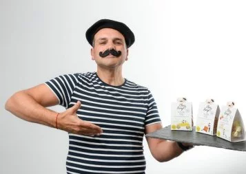 Depuis Toulouse, Chez ce cher Serge commercialise des snacks bons, bio et locaux
