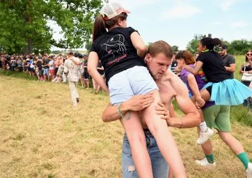 La fête du Pré de la Fadaise fait son grand retour à Bourg-Saint-Bernard. 