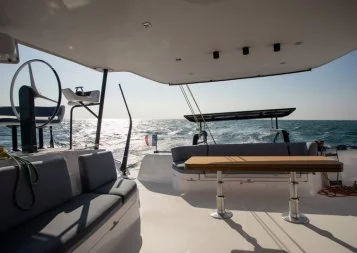 Depuis La Grande-Motte, les catamarans Outremer et Gunboat prennent le large