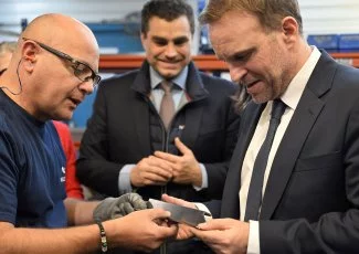​​​​​​​​À Toulouse, le ministre de l'Industrie en soutien à la filière aéronautique en tension