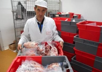 Puylaurens. Delpy découpe la viande des éleveurs dans les règles de l'art