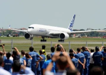 Ciel dégagé pour l'aéronautique, un nuage plane sur les sous-traitants