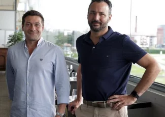 Esprit Pergo passe derrière le comptoir du Bibent 