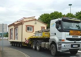 Près de Toulouse, un village expo avec des maisons transportables