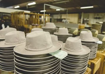 À Caussade, la chapellerie Crambes défend une fabrication 100 % française