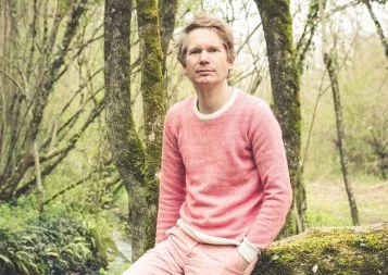 Aurignac. L'artiste Abraham Poincheval dans la peau de l'Homme-Lion