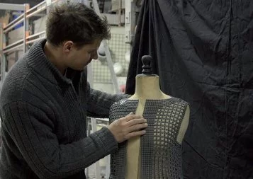 Toulouse. Conjugaison création bétonne les robes Chanel