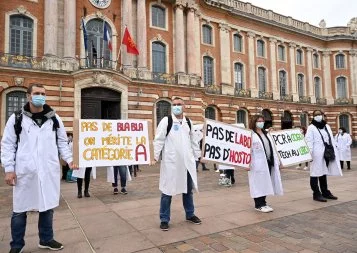 La grogne des laborantins se fait au Capitole