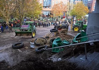 A Toulouse, les agriculteurs en colère paralysent la ville