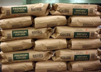 En photos : Nataïs éclate du maïs à pop-corn depuis le Gers