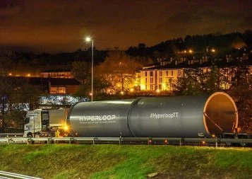 Hyperloop TT : les premiers tubes de la future piste d'essais arrivent à Toulouse