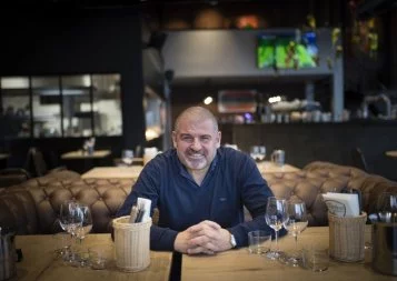 Christian Etchebest aux manettes de la cantine de la Section paloise 