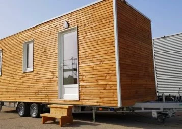 France Bleu Hérault. une start-up de Vendargues construit des « tiny houses » pour des familles qui vivent en squat