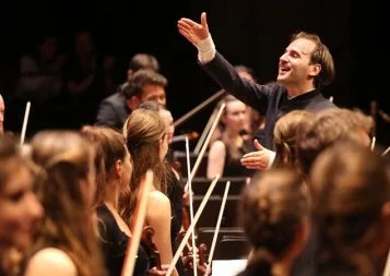 Depuis Toulouse, le chef d'orchestre Pierre Bleuse lance un incubateur dédié aux jeunes musiciens