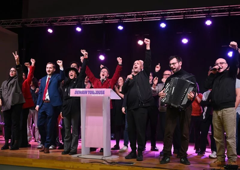 Municipales à Toulouse : une salle, deux ambiances