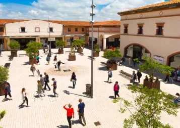 ​Commerce. Dix ans après son ouverture, Nailloux Outlet Village se démarque
