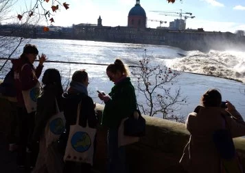 Insolite. À Toulouse, le Bazacle en furie